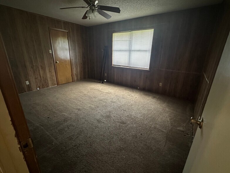 Building Photo - 2667 Airstrip Rd
