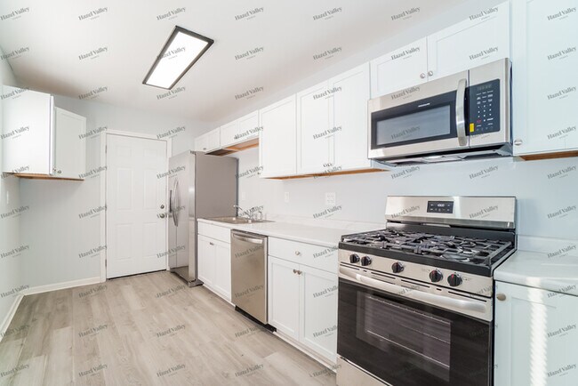 Building Photo - 1336 Southfield Dr S