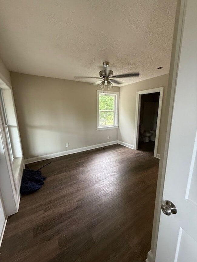 Building Photo - 4bd, 2 bath house