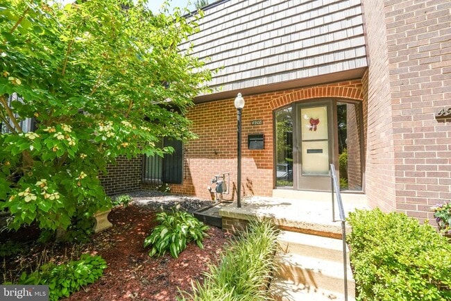 Primary Photo - 4908 Sauquoit Ln