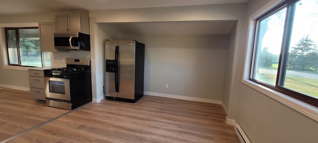 Building Photo - 10051 Magnolia St NW