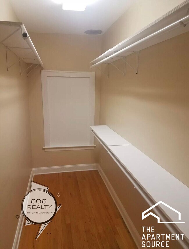 Building Photo - 6626 Cermak Rd