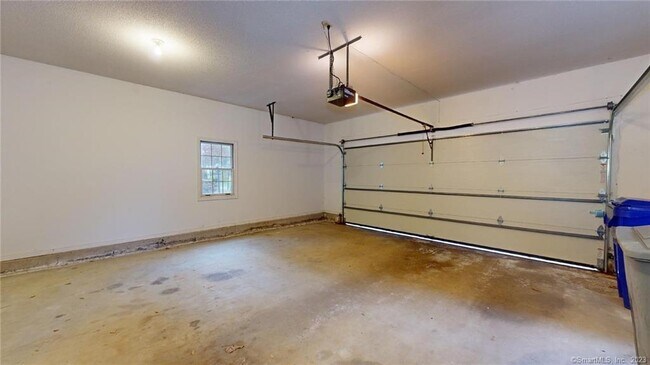 Building Photo - 111 Carriage House