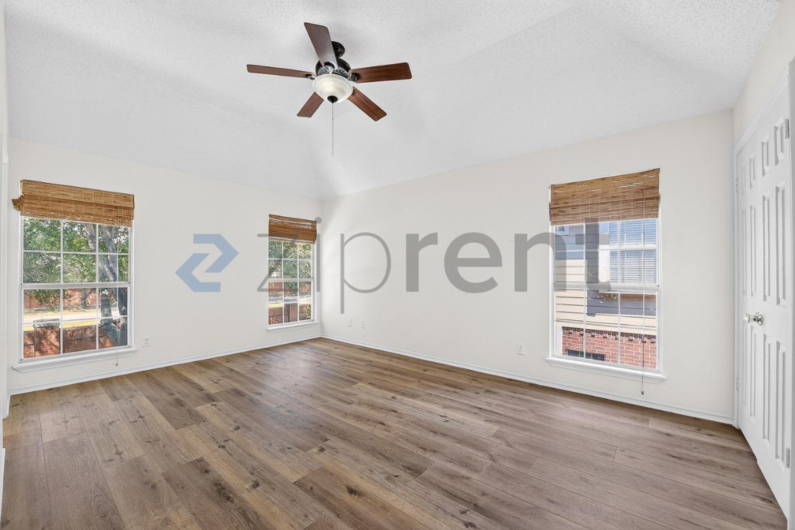 Building Photo - Unit