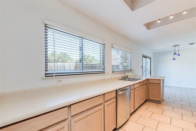 Building Photo - 17924 Narsitin Ln