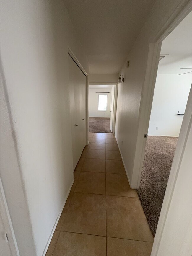 Building Photo - 3bedrom 2 bath
