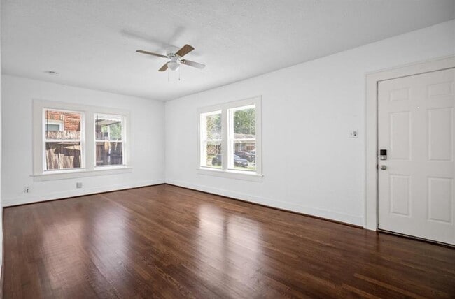 Building Photo - 2421 Isabella St