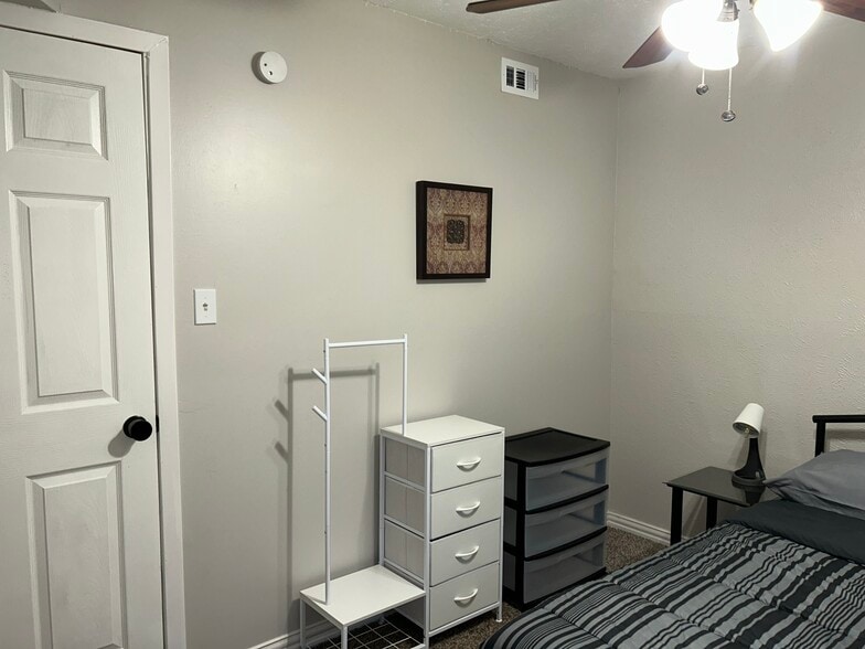 Building Photo - 7407 Cloverglen Dr