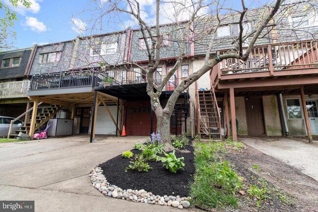 Building Photo - 7807 Spring Ave