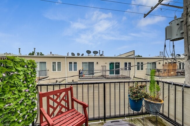 Building Photo - 4915 W Gunnison St