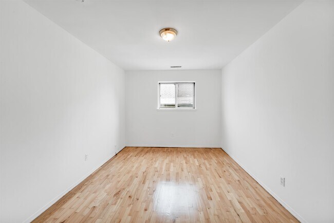 Building Photo - 30 Skyline Dr