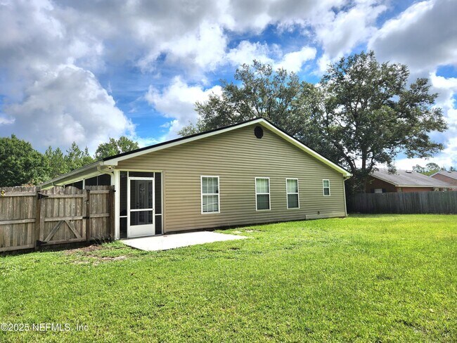 Building Photo - 37127 Lorena Dr