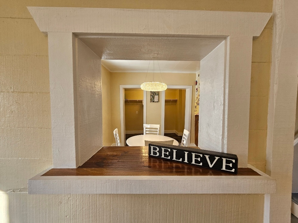 Building Photo - 301 Oakwood St