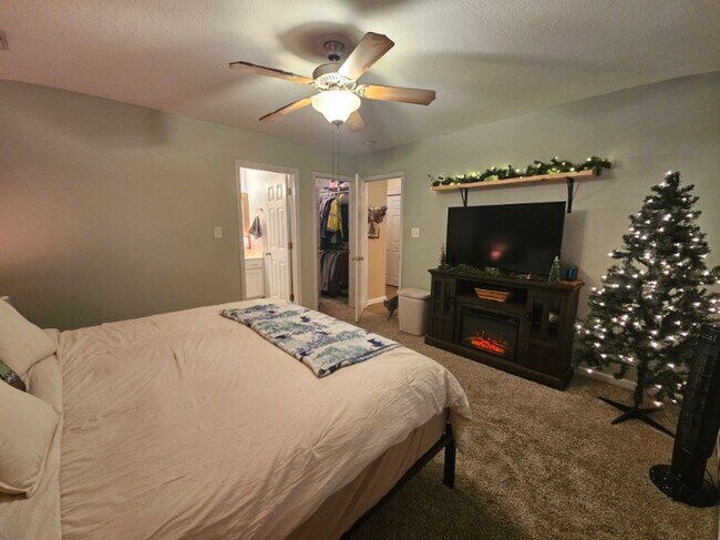 Building Photo - Beautiful 3 Bedroom Home In Jacksonville!