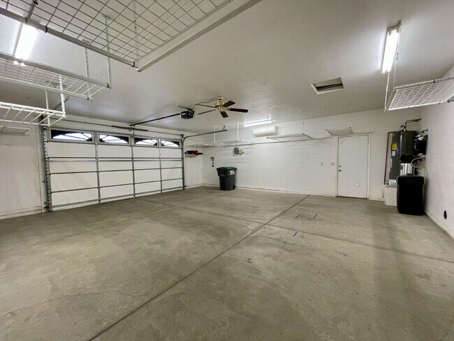 Building Photo - BHCRENT.COM Golf Course Living - Gated Com...