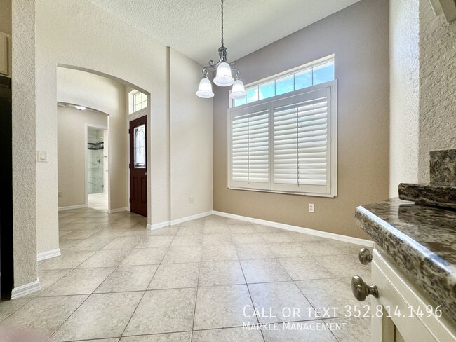 Building Photo - 487 Thistledown Way