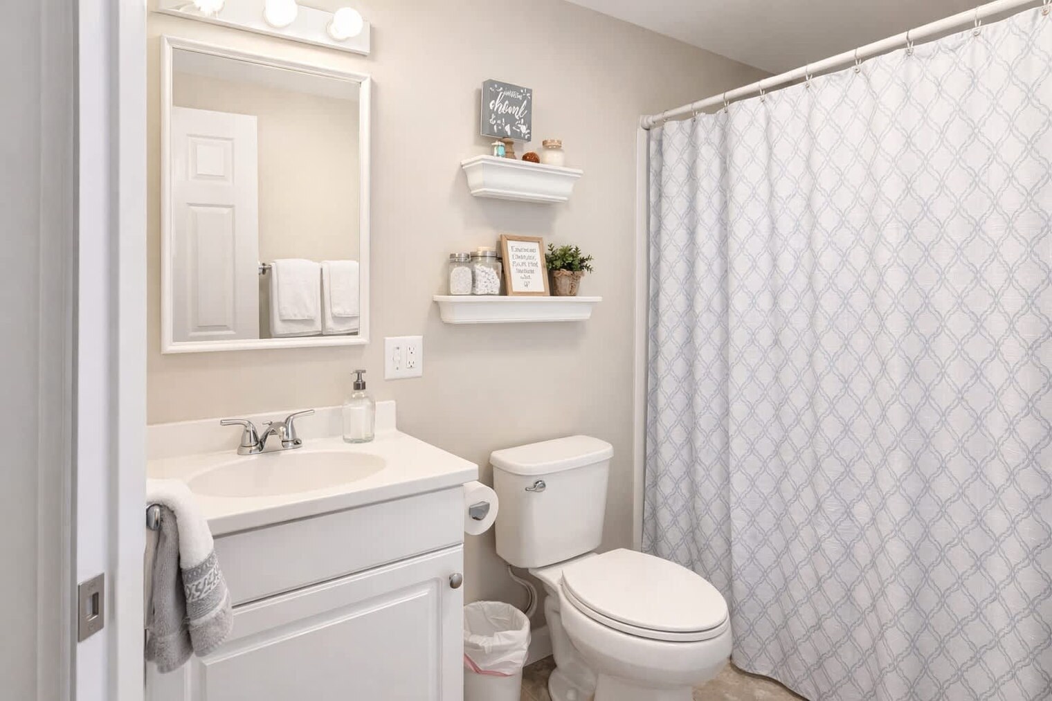 Building Photo - 905 Hill St