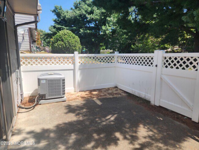 Building Photo - 1134 Sawmill Rd