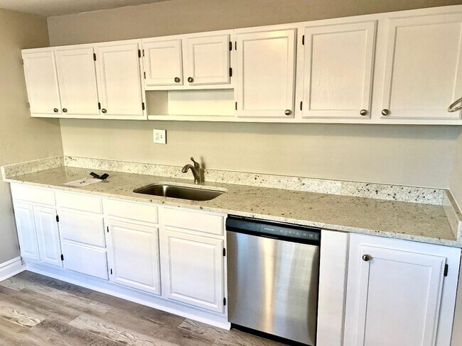 Building Photo - Spacious 4-Bedroom Home in Berkeley – Grea...