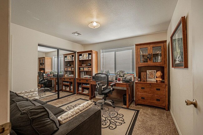 Building Photo - Unfurnished Two bedroom, Two bath Ground Floor Townhouse | Available June