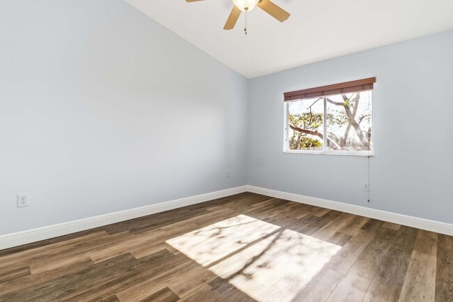 Building Photo - Beautiful Condo