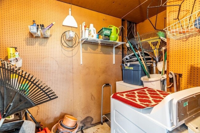 Building Photo - 9720 Brooks Ln