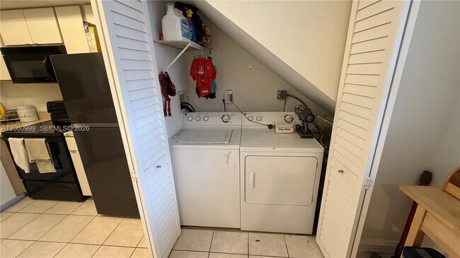 Building Photo - 735 SW 148th Ave