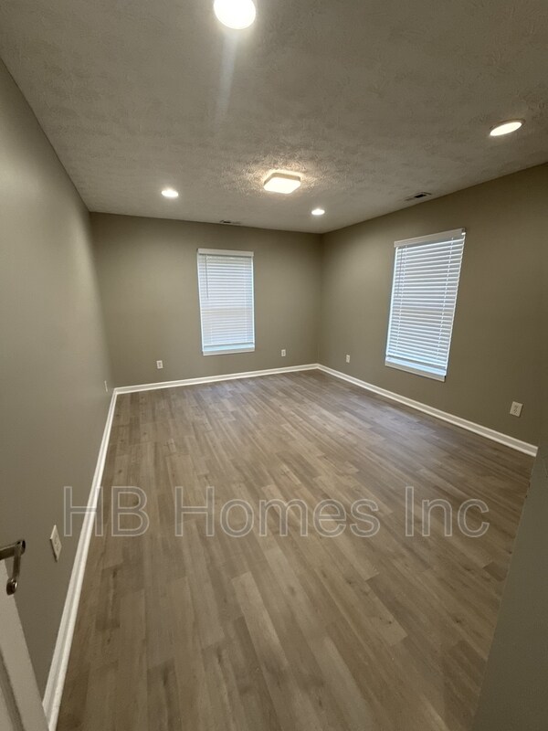 Building Photo - 407 Ash St