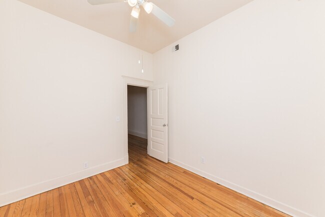 Building Photo - 1401 W Huron St