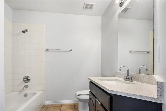 Building Photo - 2000 Webb Dr