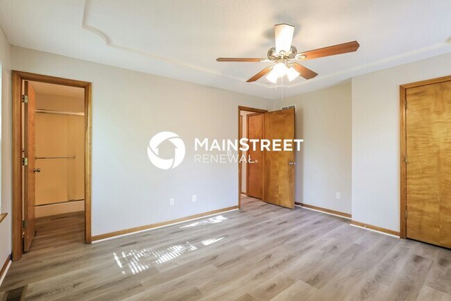 Building Photo - 3 Bedroom Pet-Friendly Home in Belton, MO with Main Street Renewal