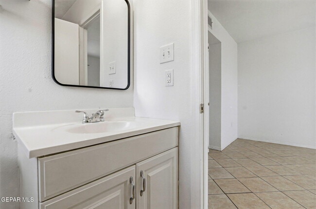 Building Photo - 10837 Gemstone St