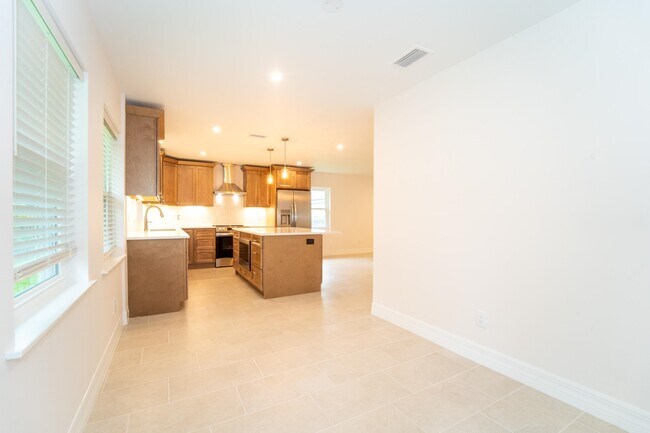 Building Photo - 22 1/2 Fancher Ct