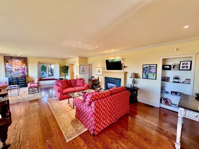 Building Photo - Charming and Accommodating Carmel-by-the-Sea Home coming soon!