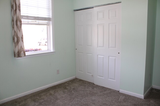 Building Photo - 217 Edgecroft Way