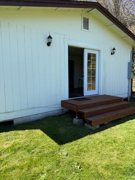 Building Photo - 103 A St