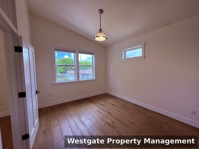 Building Photo - 220 Payran St