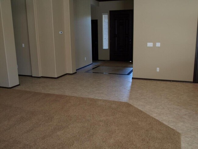 Building Photo - 3226 W Leisure Ln