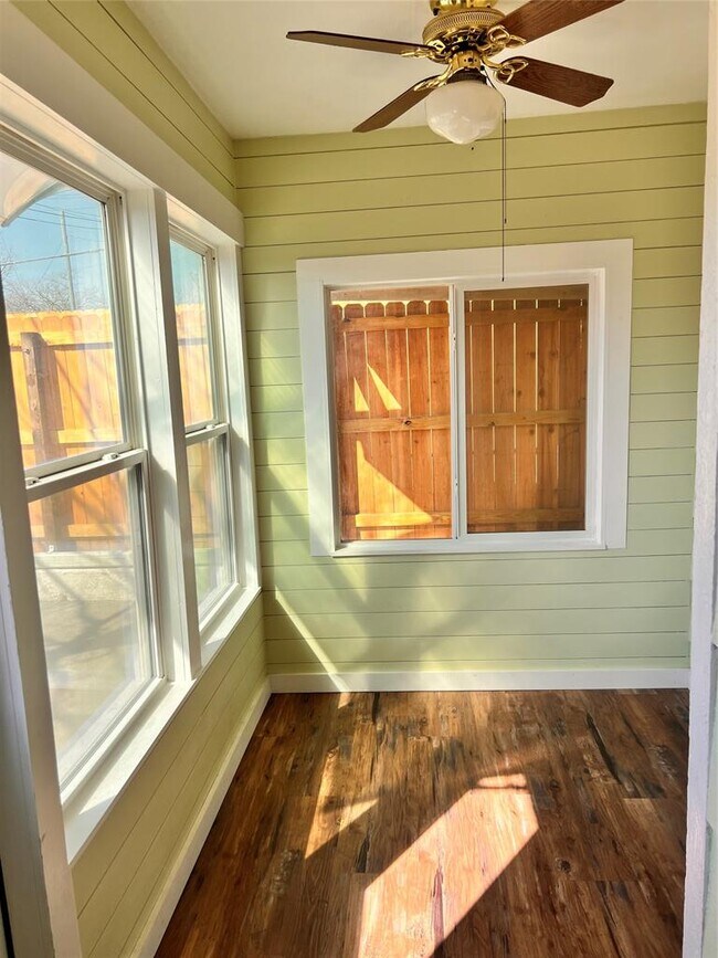 Building Photo - 201 E Noton St