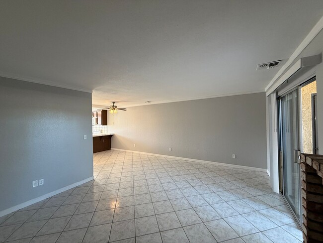 Building Photo - 2-bedroom condo in Gated Community!