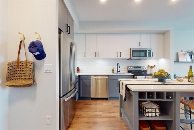 Building Photo - 80 Rugg Rd