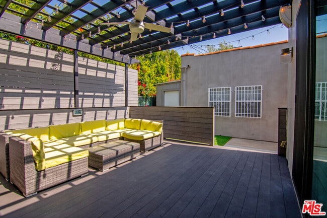 Building Photo - 616 N Formosa Ave