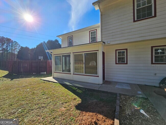 Building Photo - 611 Lora Smith Rd