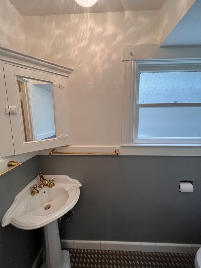 Building Photo - New On Market! Gorgeous Marina Home