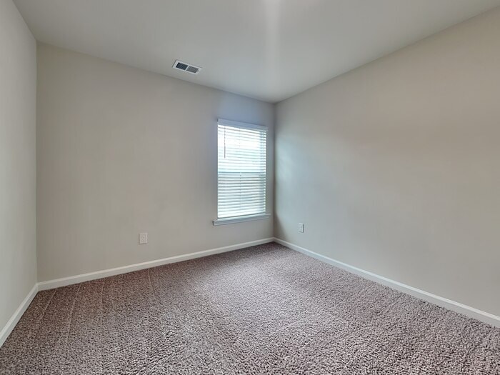 Building Photo - 331 Crooked Pne Ct