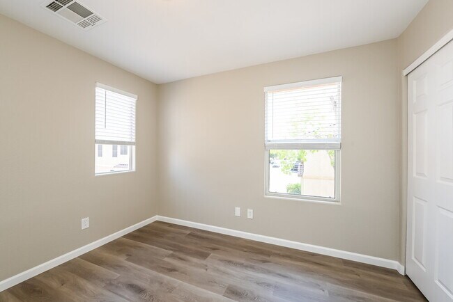Building Photo - 10571 Alondra Peak St