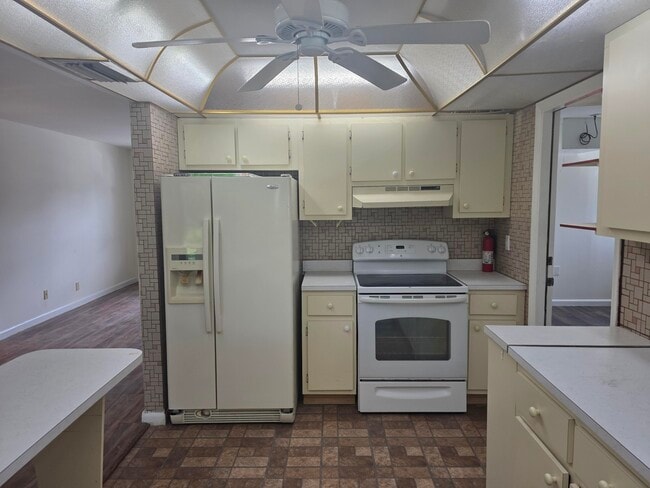 Building Photo - 7195 NW 9th Ct