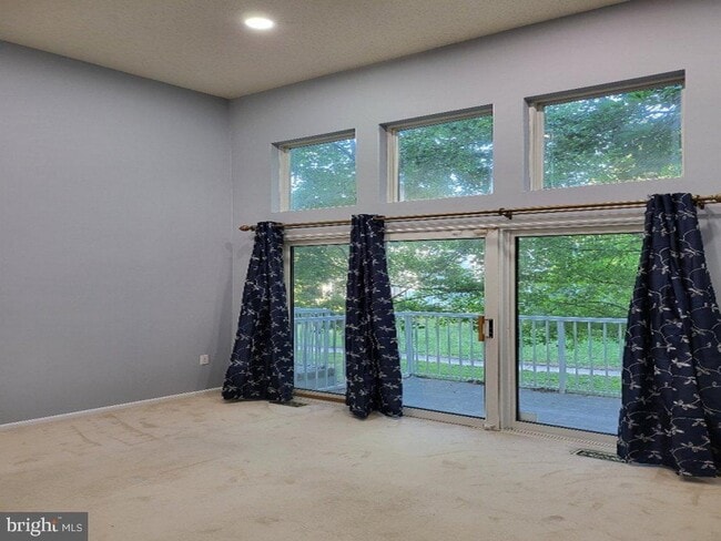 Building Photo - 6 Halstead Pl