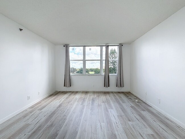 Building Photo - Gorgeous 2 bedroom 2  Condo in Boca Raton across from Nova University