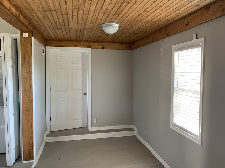 Building Photo - 1513B Lock Rd